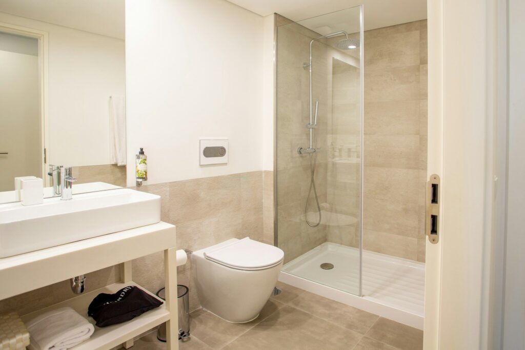 how can you tell if shower glass is tempered